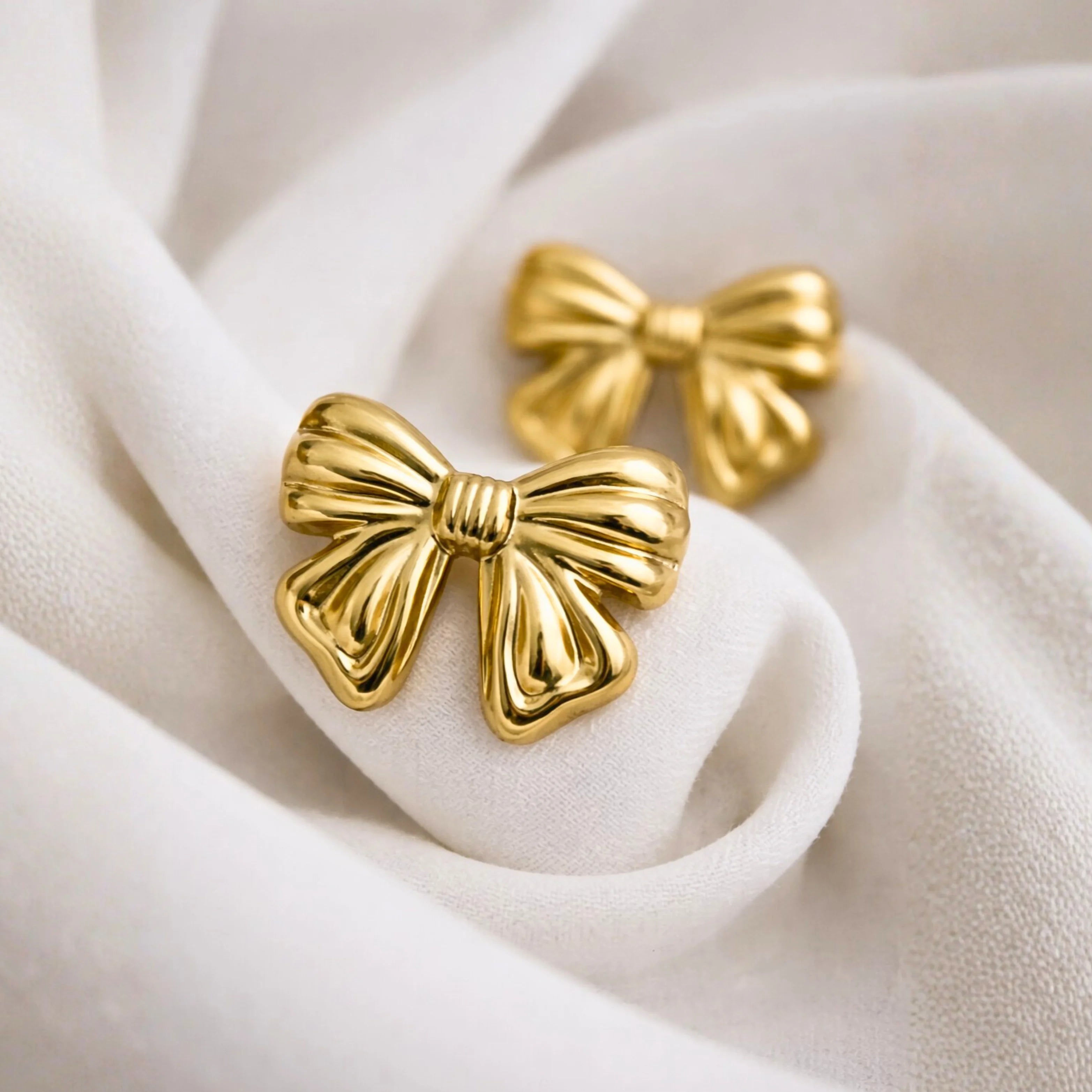 Bow earring