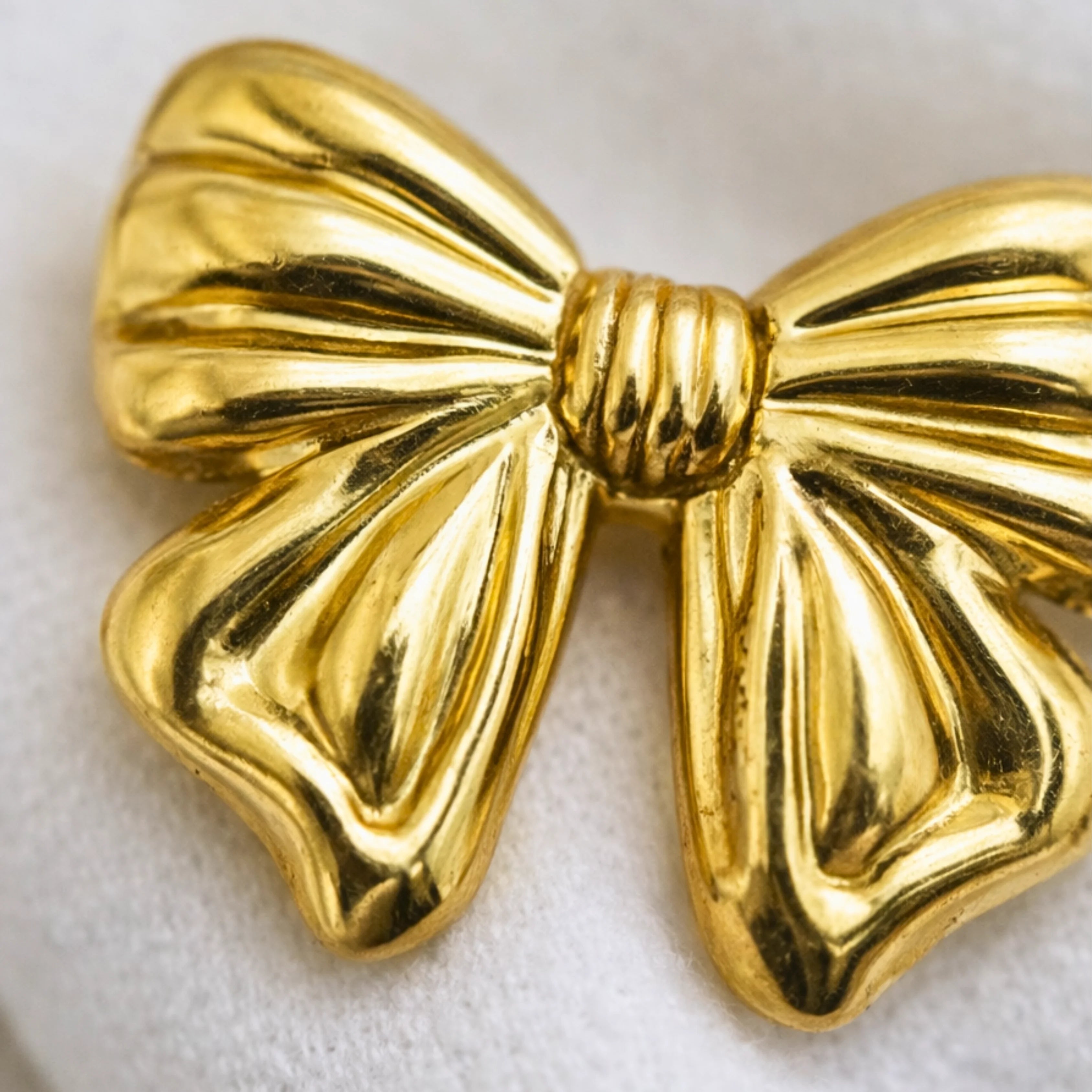 Bow earring