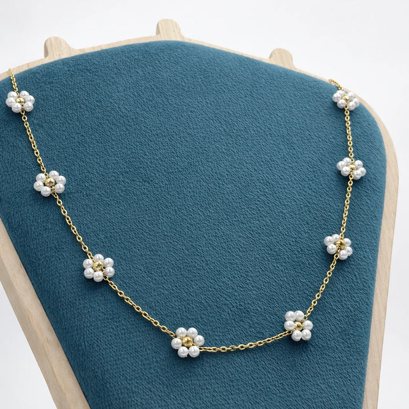 Daisy Bloom Necklace for women | Kishori anti-tarnish pendant/necklace