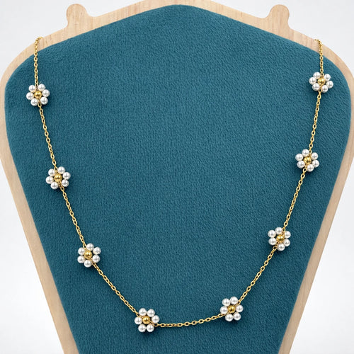 Daisy Bloom Necklace for women | Kishori anti-tarnish pendant/necklace