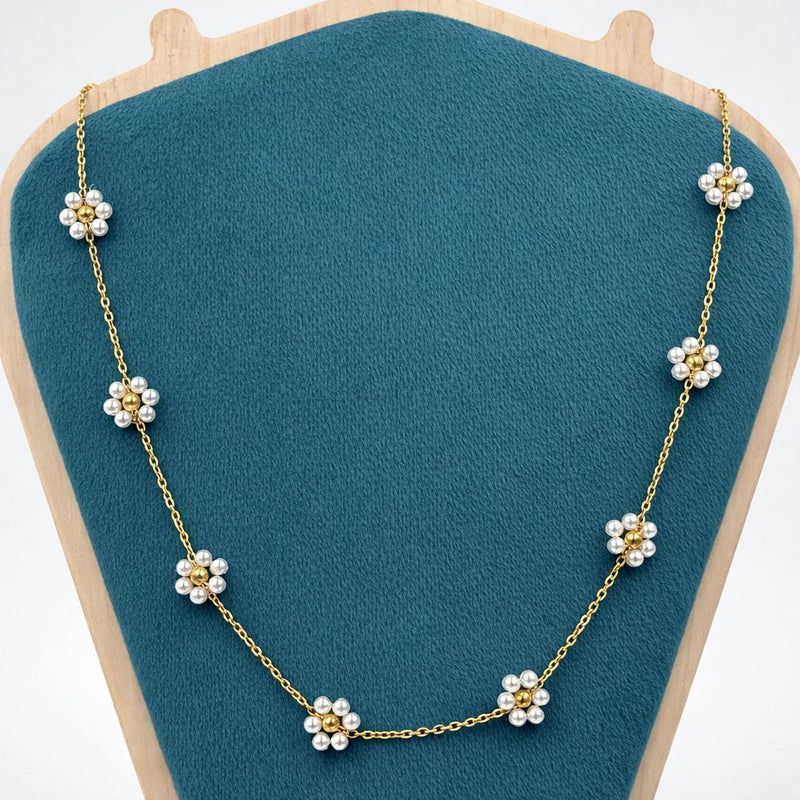 Daisy Bloom Necklace for women | Kishori anti-tarnish pendant/necklace